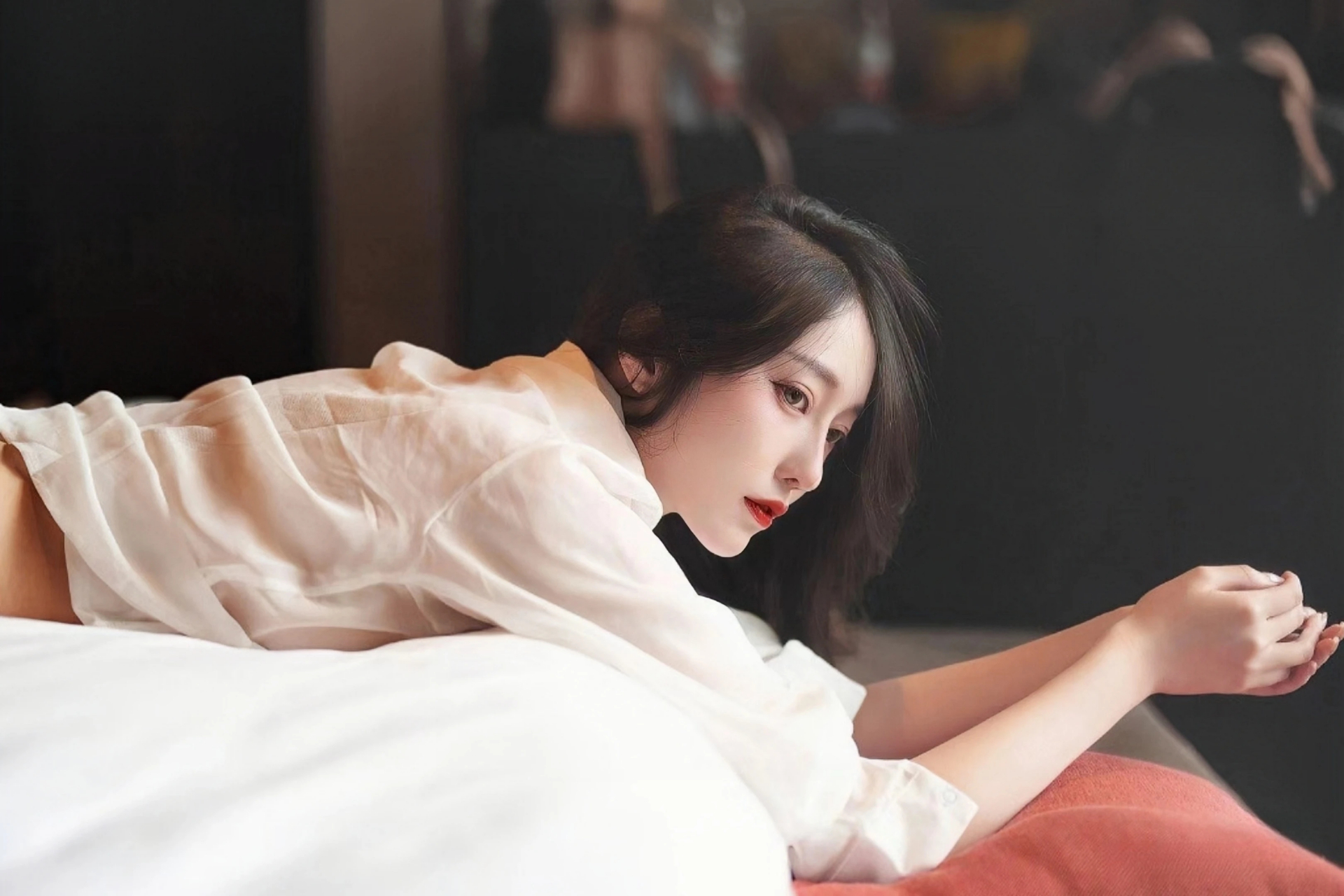 王毅会见塔吉克斯坦外长穆赫里丁